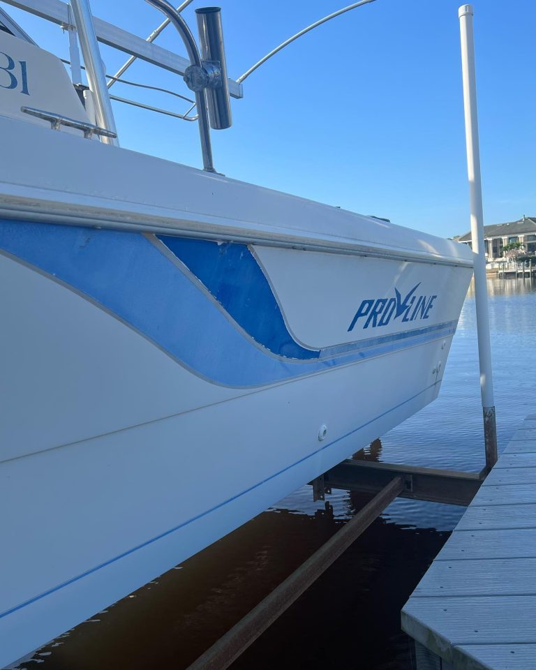Glossy Pro-Line hull