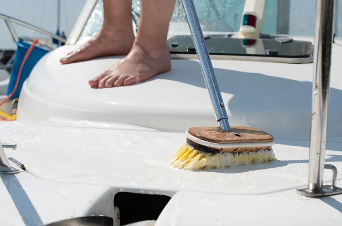 cleaning yacht